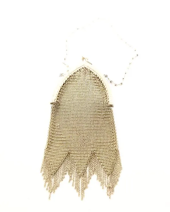 Art Nouveau Golden Mesh Purse, A Timeless Embodiment of Early 20th Century Elegance